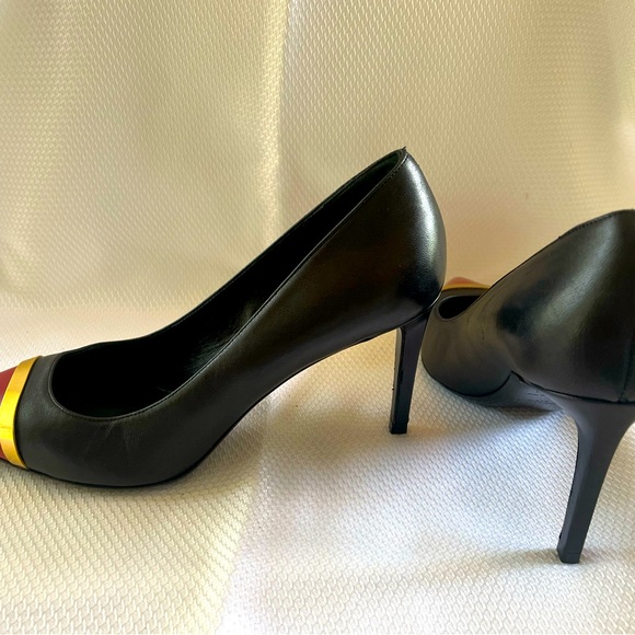 Saint Laurent Cap Toe Heels - Picture 2 of 4